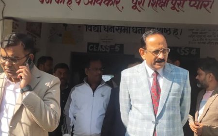 मंडलायुक्त द्वारा पीएम श्री व आश्रम पद्धति विद्यालय का निरीक्षण