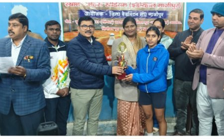 जिला बैडमिंटन चैम्पियनशिप 2025 17y आयुवर्ग के सिंगल में चैम्पियन बने अनिरुद्ध यादव