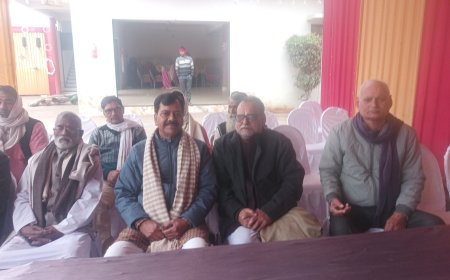 भारतीय राष्ट्रीय कॉंग्रेस के स्थापना दिवस पर गरीबों को बांटा गया कंबल