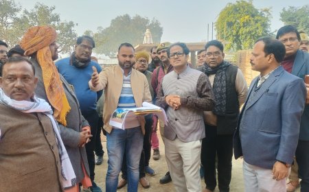 सांस्कृतिक एवं शहरी कायाकल्प व अवस्थापना सम्बन्धी पर्यटन विकास कार्य, कामदगिरि महाआरती स्थल का पर्यटन विकास , कामदगिरी परिक्रमा मार्ग पर स्थित कुण्ड के सौन्दर्थीकरण आदि के कायों का स्थलीय निरीक्षण किया गया।