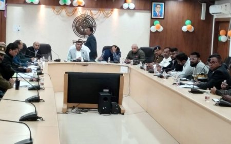 सड़क हादसों में कमी लाएं गोल्डन आवर में घायलों को तत्काल पहुंचाएं अस्पताल डीएम