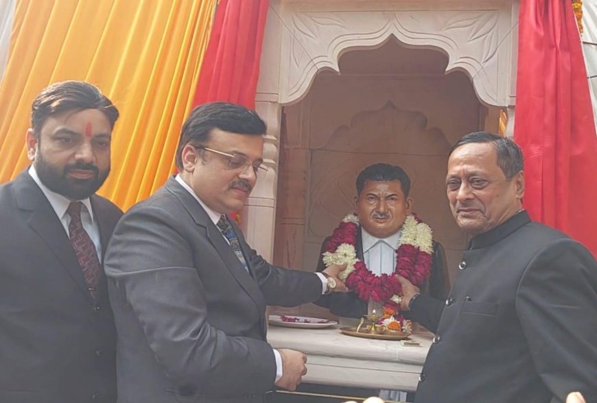 स्वर्गीय अमर सिंह राठौड़, पूर्व जिला अध्यक्ष अधिवक्ता संघ की मूर्ति का हुआ अनावरण