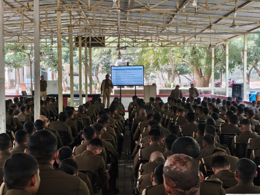 अपर पुलिस अधीक्षक चित्रकूट द्वारा पुलिस लाइन चित्रकूट में अधारभूत प्रशिक्षण प्राप्त कर रहे रिक्रूट आरक्षियों को बीट व बीट पुस्तिका के बारे में विस्तृत रूप से पढ़ाया गया