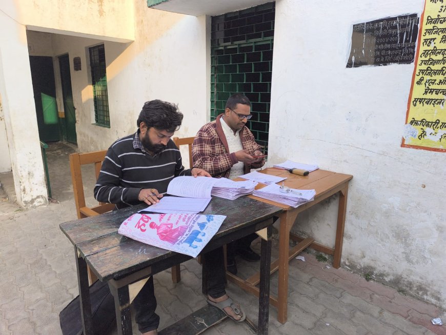 बूथ संख्या 372 कन्या पूर्व मा वि किन्तूर पर तेजी से हो रहा मैपिंग का कार्य।