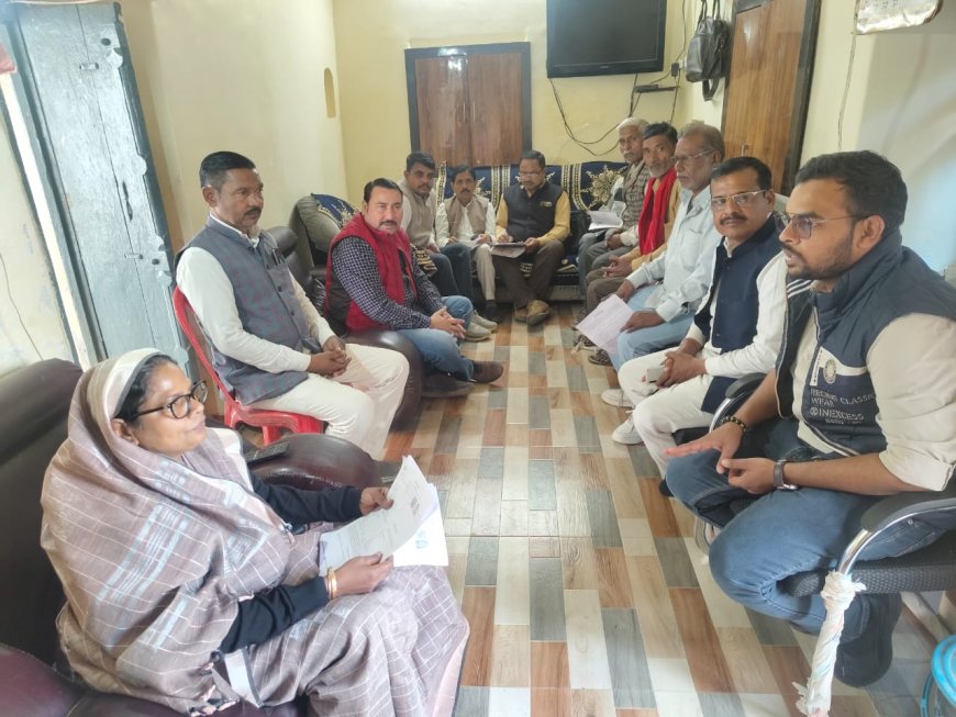 एस आई आर फार्म भरवाकर मतदाताओं में जागरूकता बढ़ रही विधायक उषा मौर्य