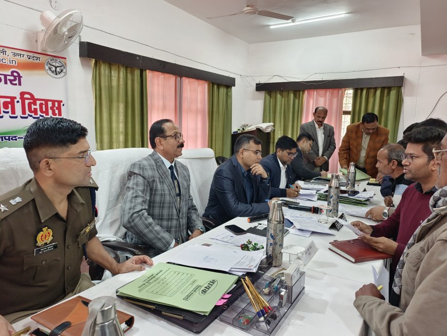 कमिश्नर डीएम व एसपी ने सदर तहसील में आयोजित सम्पूर्ण समाधान दिवस सुनी जनशिकायतें