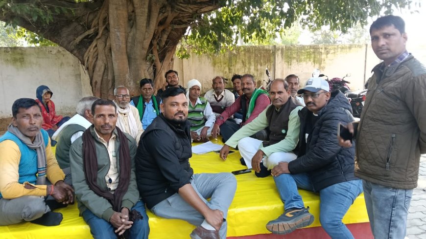 भारतीय किसान यूनियन टिकैत गुट की मासिक बैठक ब्लाक परिसर सिरौलीगौसपुर में हुई