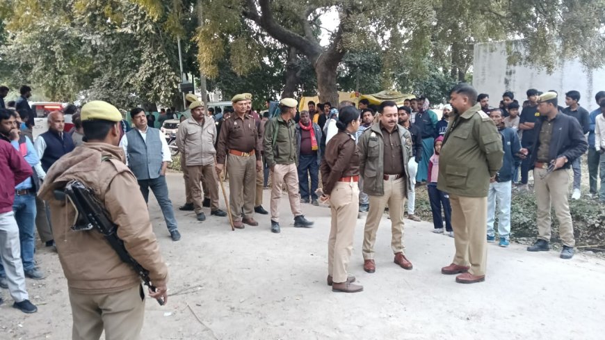 अखाड़ा पुरवा मजरे किन्तूर गांव के मोहित राम के शव को सडक पर रखकर घन्टो चला प्रदर्शन