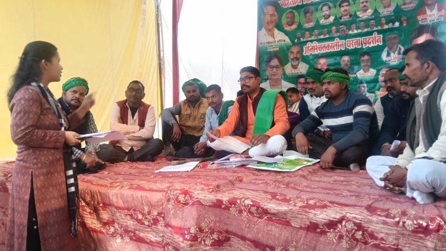 भारतीय किसान यूनियन भदौरिया गुट के अनिश्चितकालीन धरने में नायब तहसीलदार अन्नू सिंह ने वार्ता किया। नहीं बनी बात आज रात 7 बजे से भूख-हड़ताल की चेतावनी दी