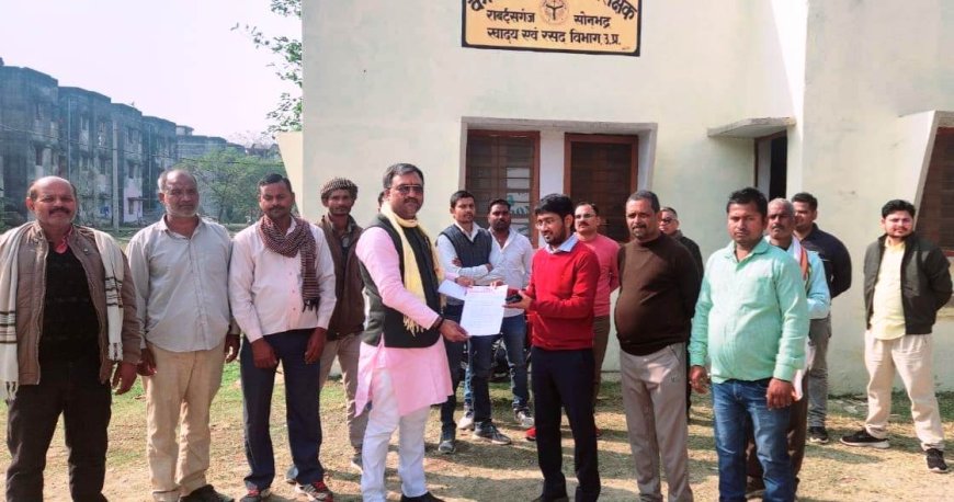 जिला विपणन अधिकारी कार्यालय पर किसान नेताओं ने दिया धरना