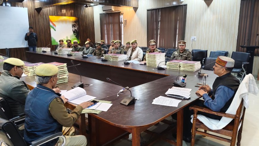 पुलिस मुख्यालय से मिशन शक्ति केन्द्र के सम्बन्ध में जारी मानक संचालन प्रक्रिया(SOP) के सफल क्रियान्वयन हेतु पुलिस अधीक्षक चित्रकूट की अध्यक्षता में पुलिस कार्यालय स्थित राघव प्रेक्षागार में जनपद के समस्त थानों के मिशन शक्ति केन्द्र प्रभारियों व कर्मियों के साथ गोष्ठी आयोजित की गयी।