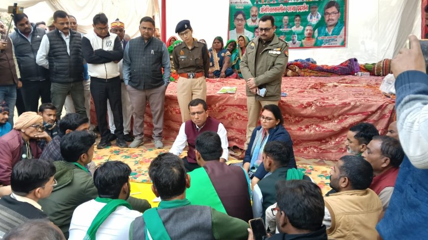 भारतीय किसान यूनियन भदौरिया संगठन द्वारा आठ दिनों 16 सूत्रीय मांगों को लेकर अनिश्चितकालीन धरना स्थल पर अपर जिलाधिकारी वित्त एवं राजस्व,अपर पुलिस अधीक्षक, उपजिलाधिकारी, तहसीलदार पुलिस उपाधीक्षक रामनगर ने वार्ता कर धरना समाप्त करा दिया है।