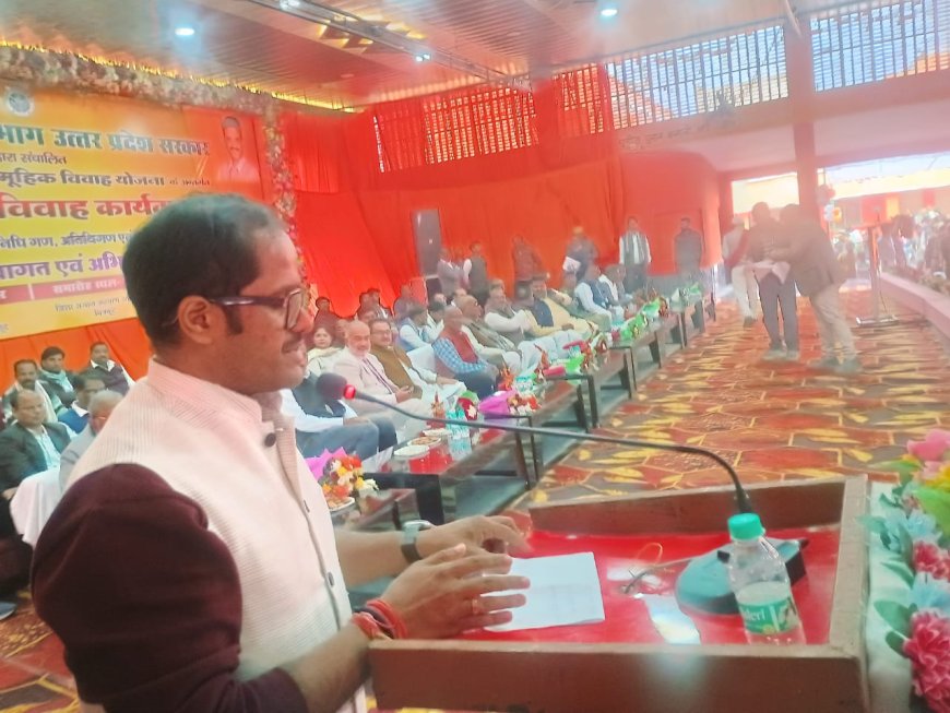 मुख्यमंत्री सामूहिक विवाह योजना के अंतर्गत आज राष्ट्रीय रामायण मेला परिसर सीतापुर चित्रकूट में 308 जोड़ों का सामूहिक विवाह कार्यक्रम का आयोजन किया गया।