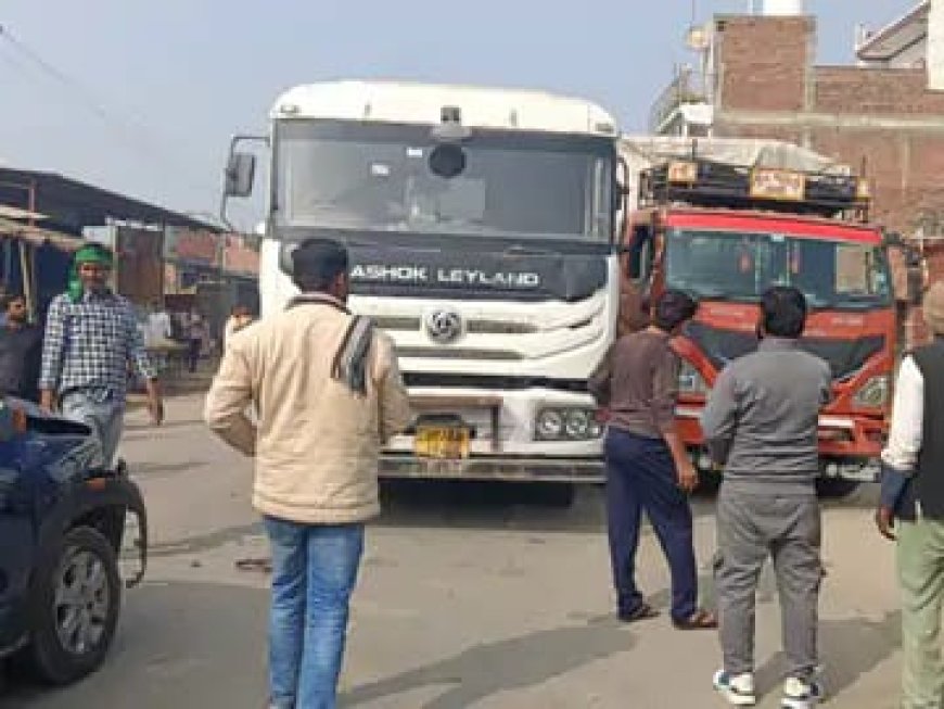 दावतपुर मोड़ पर बड़ा सड़क हादसा टला, डंफर डीसीएम की हुई टक्कर