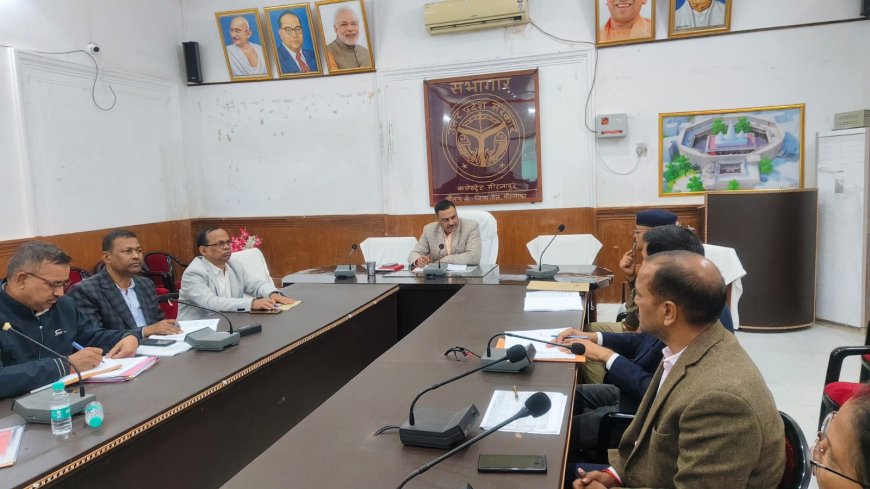 किसी भी हाईवे पर वाहनो के असुरक्षित पार्किंग पर लगाए प्रभावी प्रतिबंध  -जिलाधिकारी  दुर्घटना रोकने के दृष्टिगत टी0-जंक्शन पर पर रिफ्लेक्टर/डेलीनेटर व लगाए जाए संकेतक चिन्ह  जिलाधिकारी जिला सड़क सुरक्षा समिति की बैठक में दुर्घटनाओ को रोकने के दृष्टिगत आवश्यक दिशा निर्देश