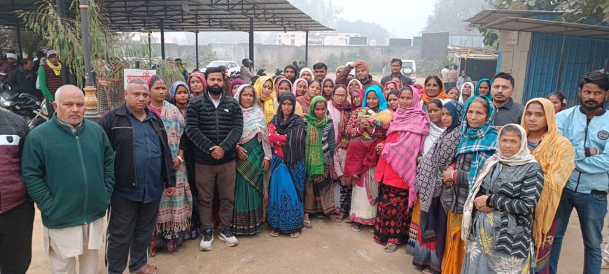 झुग्गी-झोपड़ी और फुटपाथ दुकानदारों के सत्यापन से मचा हड़कंप, डीएम कार्यालय पहुंचा सैकड़ों का हुजूम