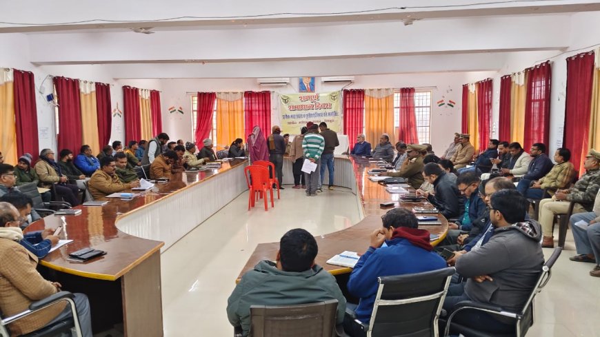 जिलाधिकारी  व पुलिस अधीक्षक की अध्यक्षता में मानिकपुर तहसील में संपूर्ण समाधान दिवस का आयोजन