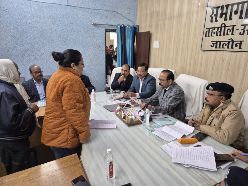 उरई तहसील में सम्पूर्ण समाधान दिवस का आयोजन, मण्डलायुक्त ने सुनी जनसमस्याएं 17 शिकायतें प्राप्त हुई 07 शिकायतों का मौके पर ही निस्तारण कर दिया गया