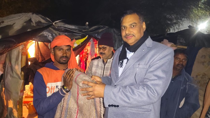 जिलाधिकारी ने विन्ध्याचल के मलिन बस्ती झुग्गी झोपड़ियो में पहुंचकर जरूरतमंदो को वितरित किया कम्बल  अपर जिलाधिकारी व उप जिलाधिकारियो के द्वारा भी अपने-अपने क्षेत्रो में ठंड से  बचाव के दृष्टिगत कम्बल का किया गया वितरण