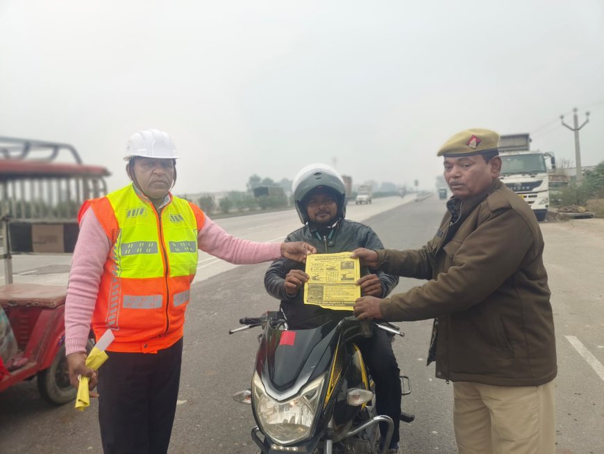 सड़क सुरक्षा जीवन रक्षा के अंतर्गत कोहरे के मौसम में सड़क दुर्घटनाओं की रोकथाम हेतु सैकड़ों वाहनों में लगाए निःशुल्क ट्रिंगल थ्री एम रेडियम,