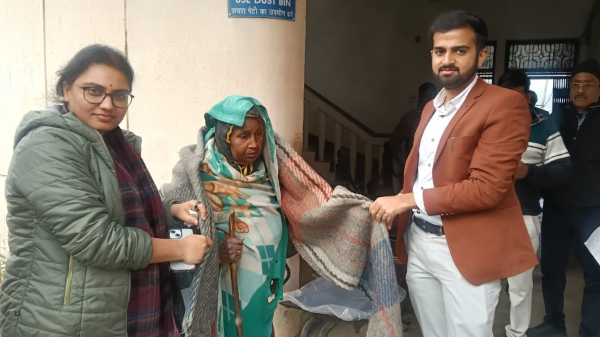 वृद्व महिला को मिला कम्बल अधिकारियों को दुआंये दी