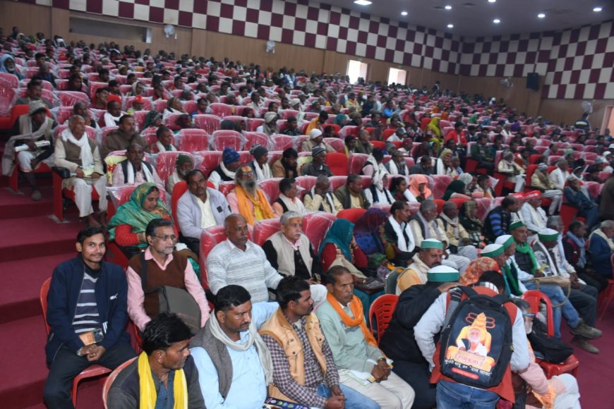 स्व0 चौधरी चरण सिंह पूर्व प्रधानमंत्री भारत सरकार के जन्म दिवस के शुभ अवसर पर ‘किसान सम्मान दिवस‘‘ एवं दो दिवसीय मिलेट्स महोत्सव का आयोजन ऑडिटोरियम हाॅल (पुलिस अधीक्षक आवास के सामने) , कर्वी -चित्रकूट में किया गया।