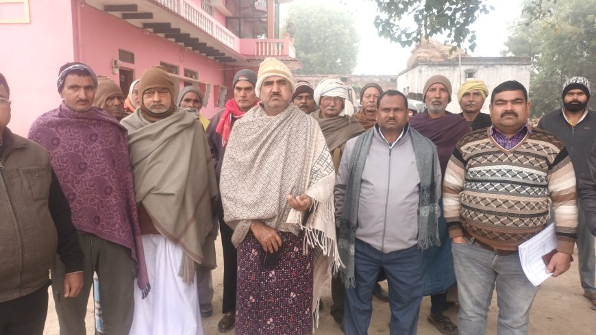 ग्रामीणों ने वोटर लिस्ट से कटे नाम को पुनः जोड़ने की मांग