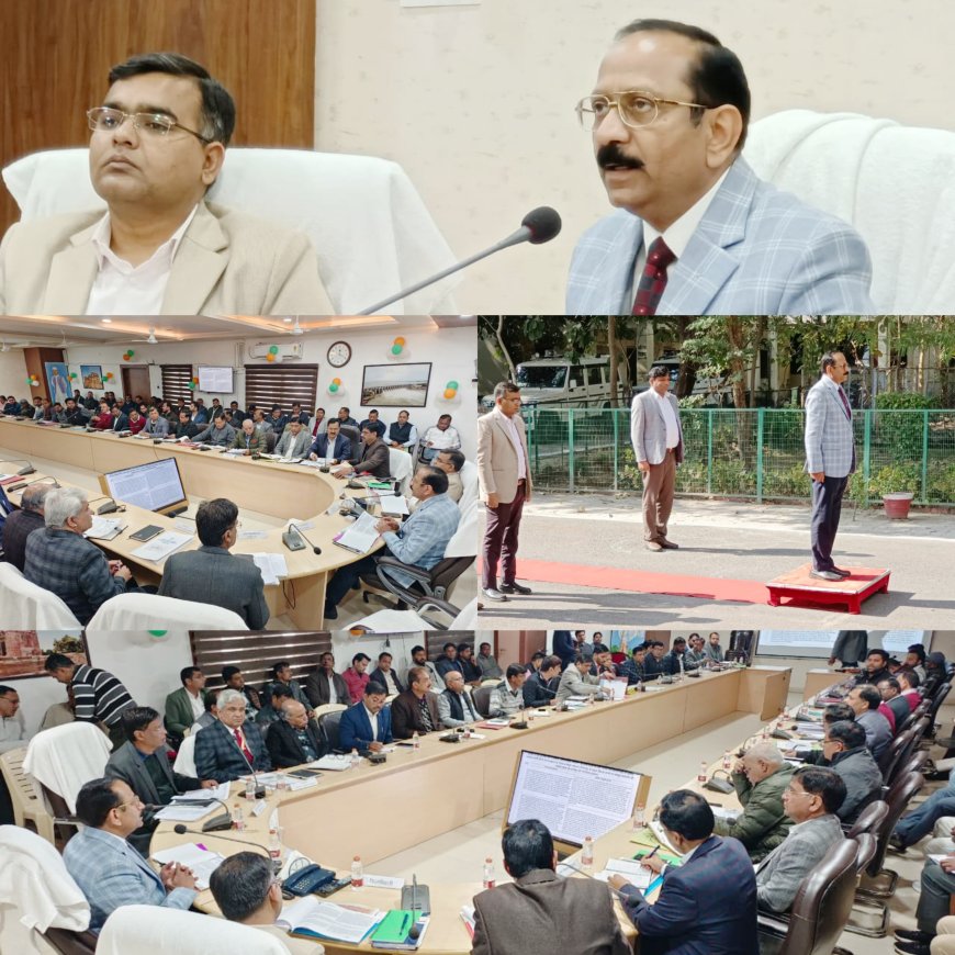 मण्डलायुक्त ने अधिकारियों के साथ समीक्षा बैठक कर जनपद के विकास कार्यों की जानी हकीकत