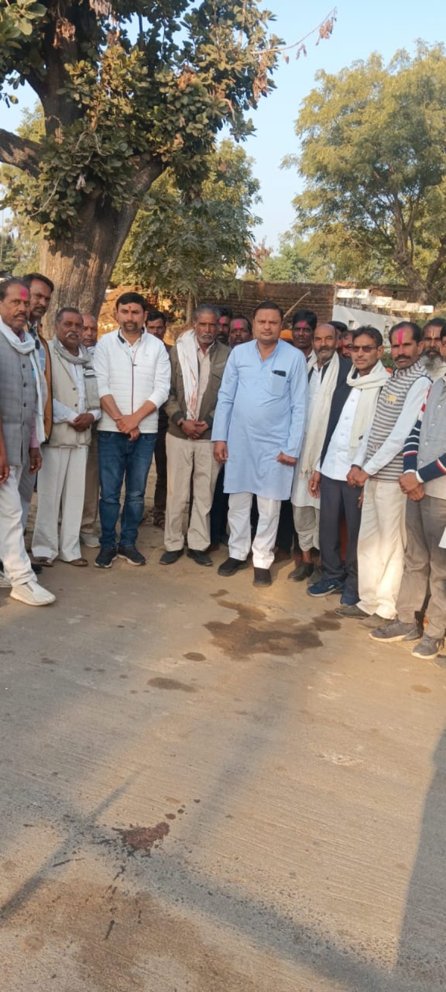 जिला पंचायत सदस्य प्रत्याशी हिमांशु राजा के समर्थन में उतरे पूर्व विधायक तरवर सिंह डोगरा में किया जनसंपर्क