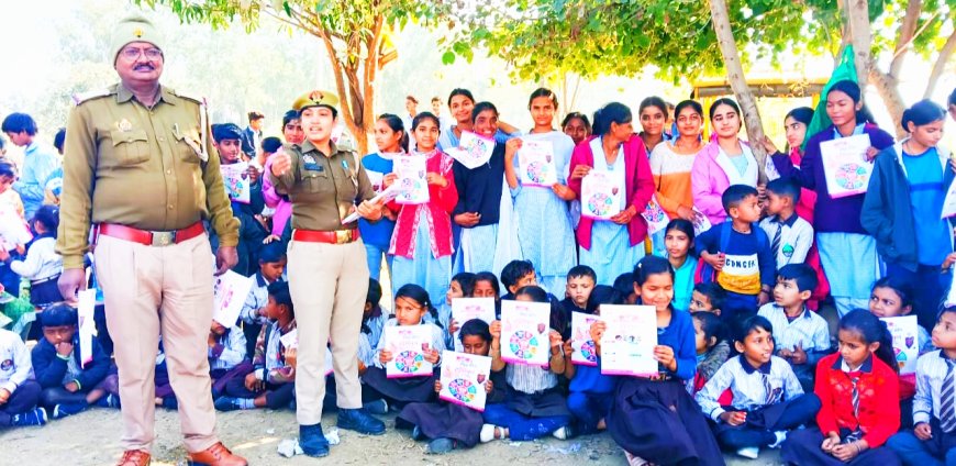 मिशन शक्ति 5.0: सुरक्षा का संकल्प लेकर सड़कों पर उतरी ललितपुर पुलिस, बेटियों को सिखाए सुरक्षा के गुर