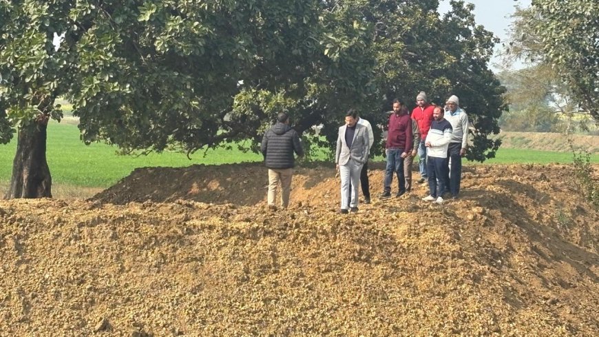 कृषि निदेशालय लखनऊ से चित्रकूट के नोडल अधिकारी एवं अपर कृषि निदेशक अनिल कुमार पाठक द्वारा समस्त योजनाओं की भौतिक एवं वित्तीय प्रगति की समीक्षा की गई