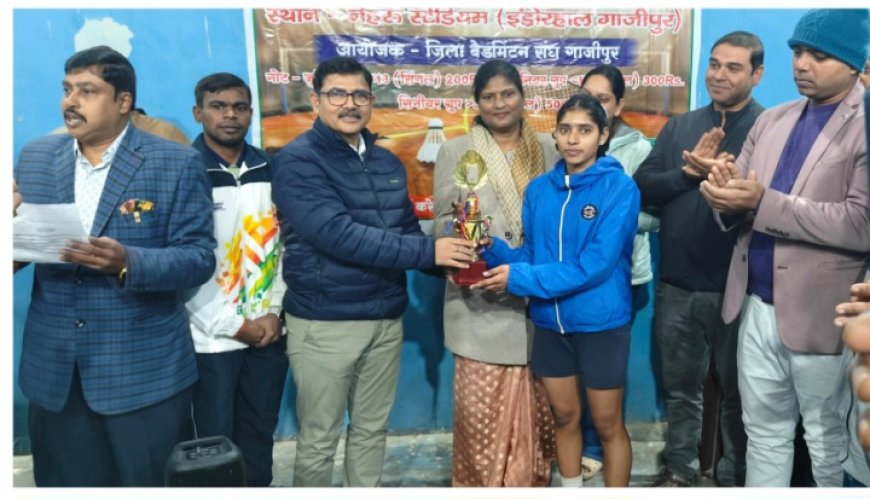 जिला बैडमिंटन चैम्पियनशिप 2025 17y आयुवर्ग के सिंगल में चैम्पियन बने अनिरुद्ध यादव