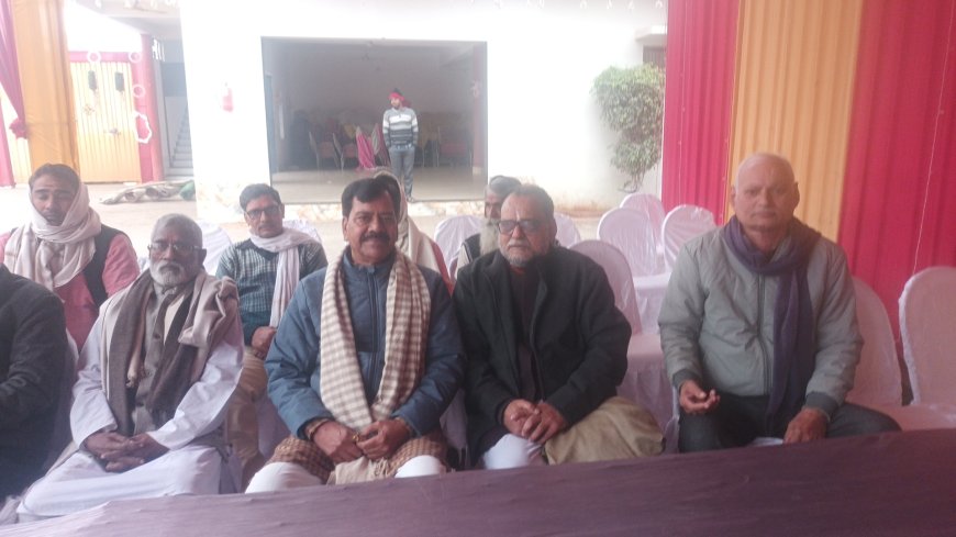 भारतीय राष्ट्रीय कॉंग्रेस के स्थापना दिवस पर गरीबों को बांटा गया कंबल