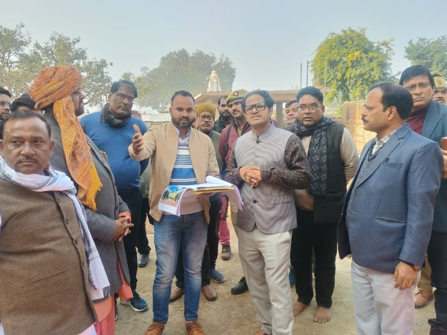 सांस्कृतिक एवं शहरी कायाकल्प व अवस्थापना सम्बन्धी पर्यटन विकास कार्य, कामदगिरि महाआरती स्थल का पर्यटन विकास , कामदगिरी परिक्रमा मार्ग पर स्थित कुण्ड के सौन्दर्थीकरण आदि के कायों का स्थलीय निरीक्षण किया गया।