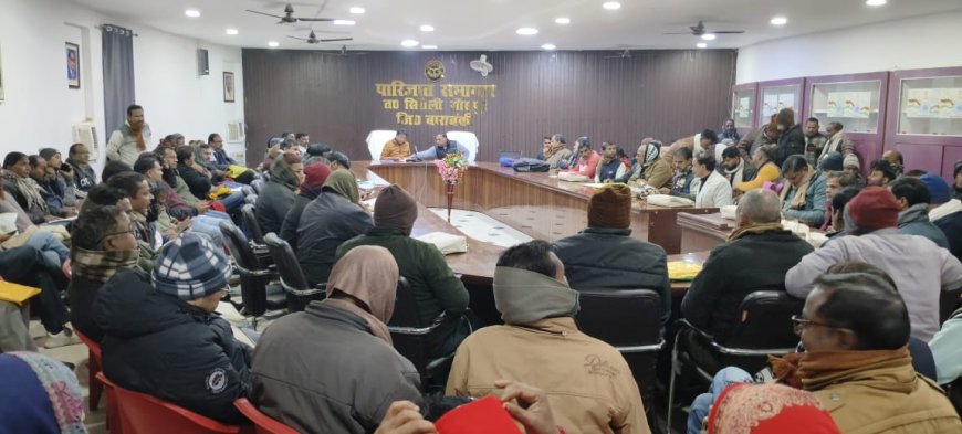 पंचायत चुनाव की अअतिंम मतदाता सूची प्रकाशित होने के बाद तहसील के पारिजात सभागार में महत्वपूर्ण बैठक सुपर वाइजर बी एल ओ के साथ हुई