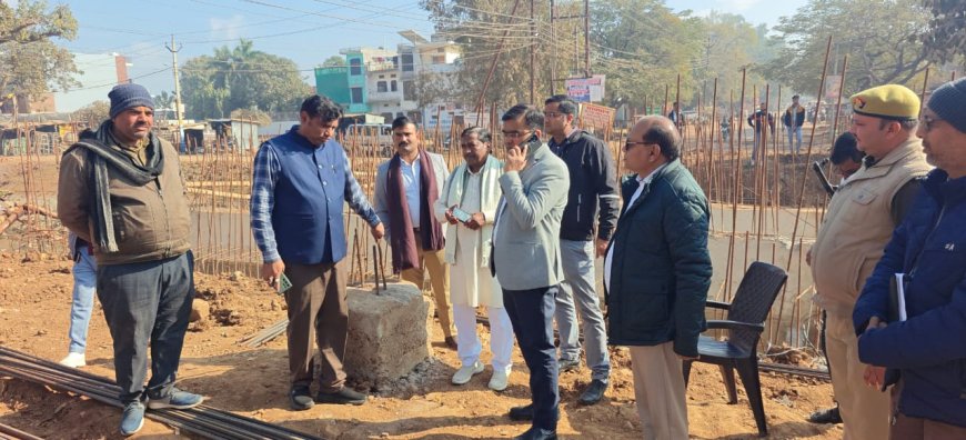 बड़ी नहर पुल के निर्माण में देरी पर भड़के डीएम और विधायक।