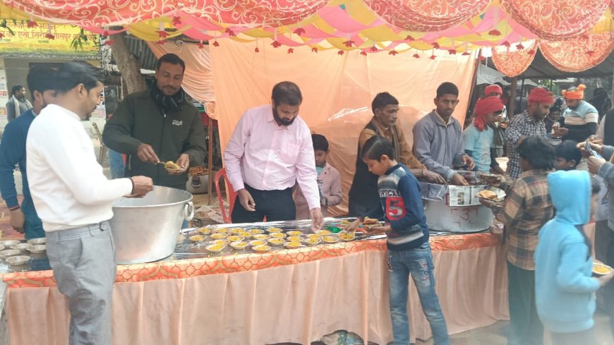 तहसील सिरौलीगौसपुर स्थित भगवान भोलेनाथ श्री जागेश्वर महादेव जी के मंदिर पर विनोद कुमार मिश्रा द्वारा आयोजित विशाल भन्डारे में सैकड़ों श्रद्धालुओं ने प्रसाद ग्रहण कर अपने को कृतार्थ किया