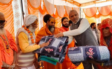 जरूरतमंदों की सेवा ही ईश्वर की सच्ची सेवा संतों के सान्निध्य में बांटी गई रजाई और स्वेटर