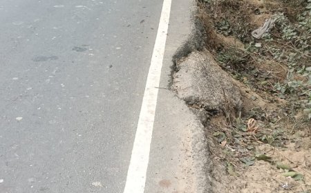 क्षतिग्रस्त रामनगर बदोसरांय टिकैत नगर मार्ग पर प्रायः होती हैं दुर्घटनायें