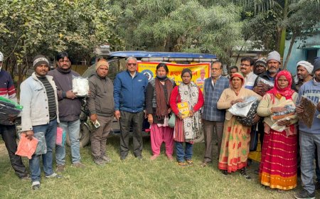 गरीब जन कल्याण फाउंडेशन के द्वारा सफाई कर्मियों को वितरित किए गए गर्म कपड़े