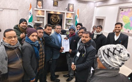 बार एसोसिएशन के अध्यक्ष नरेन्द्र वर्मा के नेतृत्व में मुख्यमंत्री को सम्बोधित ज्ञापन मांग पत्र दिया गया