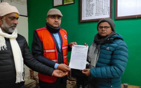 रेलवे क्रॉसिंग पर राहगीरों की समस्या को लेकर रेडक्रास ने सौंपा ज्ञापन