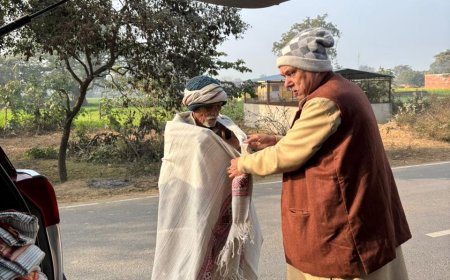 सिद्धपीठ श्री बालाजी धाम बिल्सी के महंत द्वारा लगातार जारी है गर्म कपड़े व कंबल वितरण का कार्य