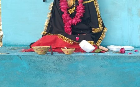 क्षेत्र के सैकड़ों लोगों ने न्याय के देवता शनिदेव जी महराज की पूजा अर्चना कर रोजी-रोजगार में बरकत की कामना किया है।