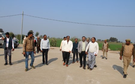 जिलाधिकारी  पुलकित गर्ग द्वारा कृषि विज्ञान केन्द्र, गनीवा का भ्रमण