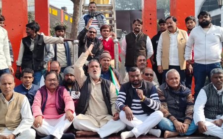 छात्रों की आवाज कुचलने वाली सरकार के खिलाफ कांग्रेस सड़क पर, वाराणसी लाठीचार्ज और लोकतंत्र पर हमले के विरोध में प्रदर्शन