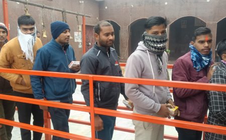 मकर संक्रांति पर्व के अवसर पर बडे बाबा के दरबार में बडी संख्या में श्रद्धालुओं ने खिचडी चढ़ाई