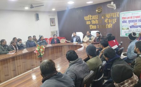 तहसील सिरौलीगौसपुर के पारिजात सभागार में एस डी एम की अध्यक्षता में बी एल ओ की बैठक हुई