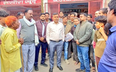 विशेष बूथ अभियान के अंतर्गत जिलाधिकारी ने मतदेय स्थलों का भ्रमण कर देखी व्यवस्थाएं