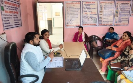 सामुदायिक स्वास्थ्य केन्द्र सिरौलीगौसपुर के अधीक्षक डाक्टर सन्तोष कुमार सिंह की अध्यक्षता में बैठक हुई